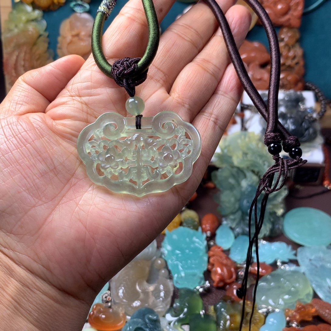 蛇纹石玉未镶嵌挂坠