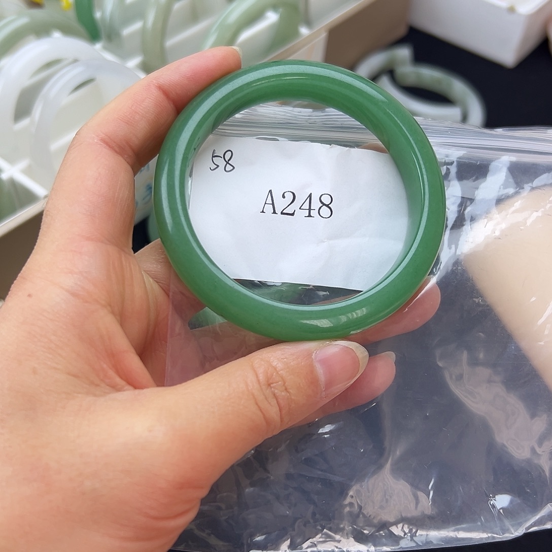 石英质玉未镶嵌手镯