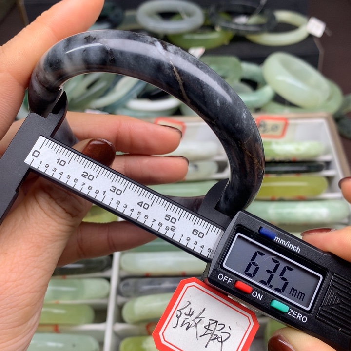 蛇纹石玉未镶嵌手镯898