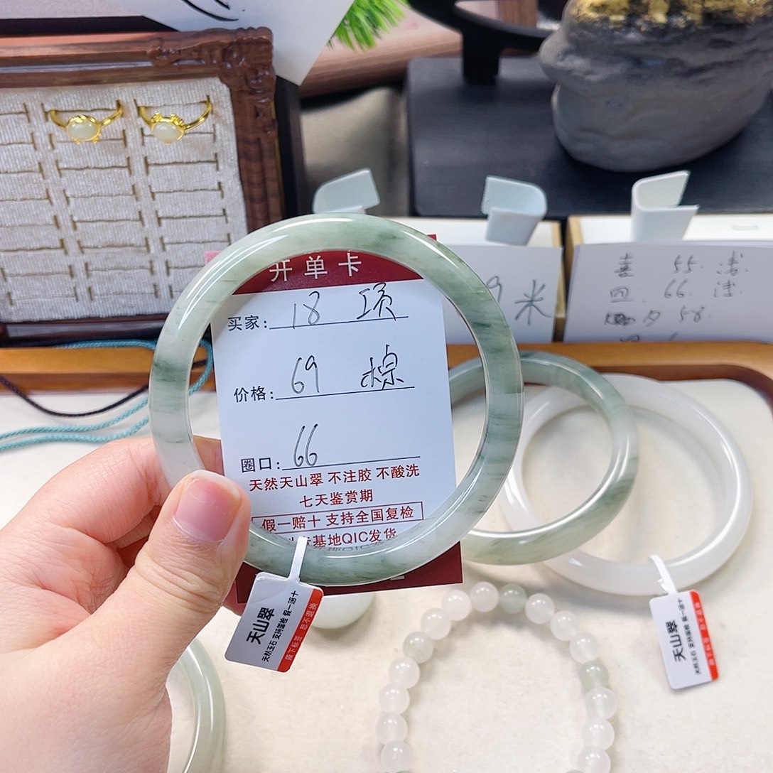 石英质玉未镶嵌手镯18