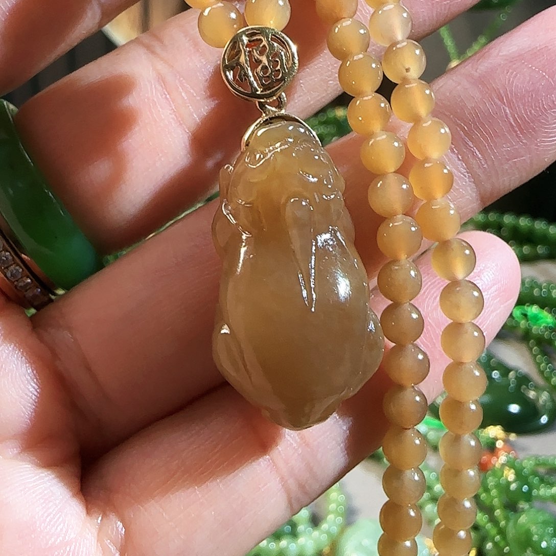 和田玉（糖玉）颈饰18K金镶嵌