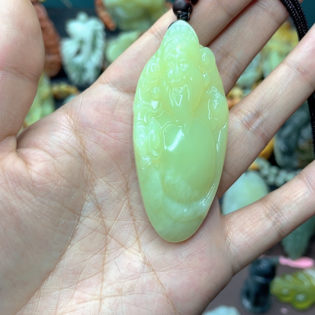 蛇纹石玉颈饰未镶嵌