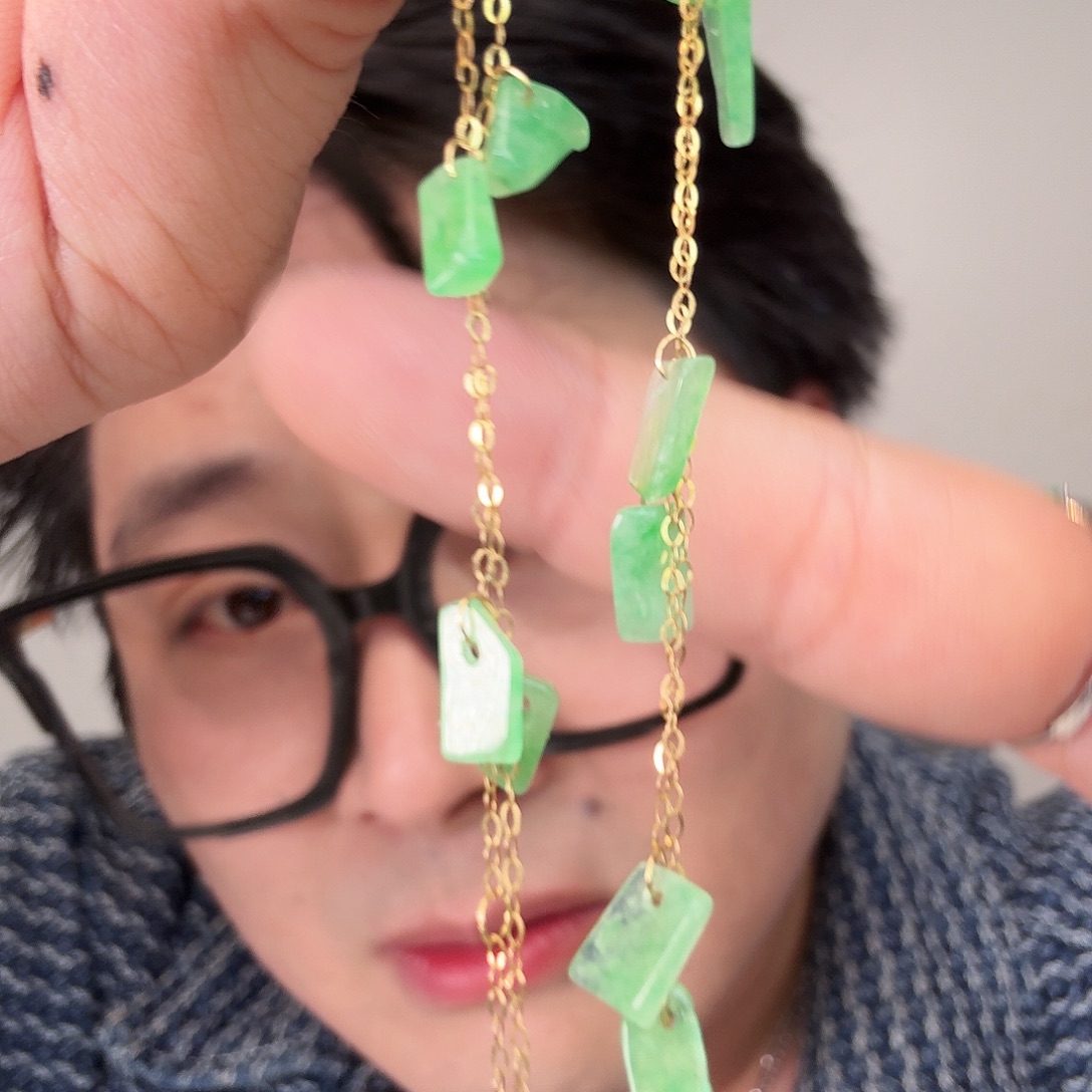 翡翠18K金镶嵌颈饰一件