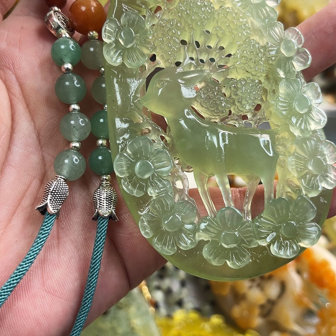 蛇纹石玉颈饰未镶嵌