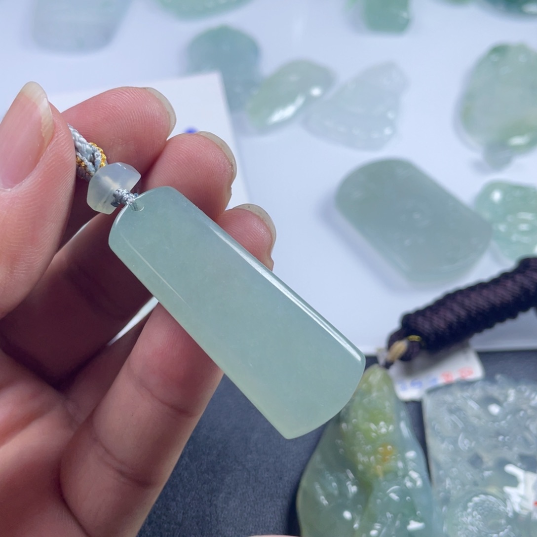 吊坠(不含链)未镶嵌翡翠…………