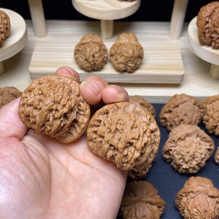 文玩核桃吊坠44霞云岭