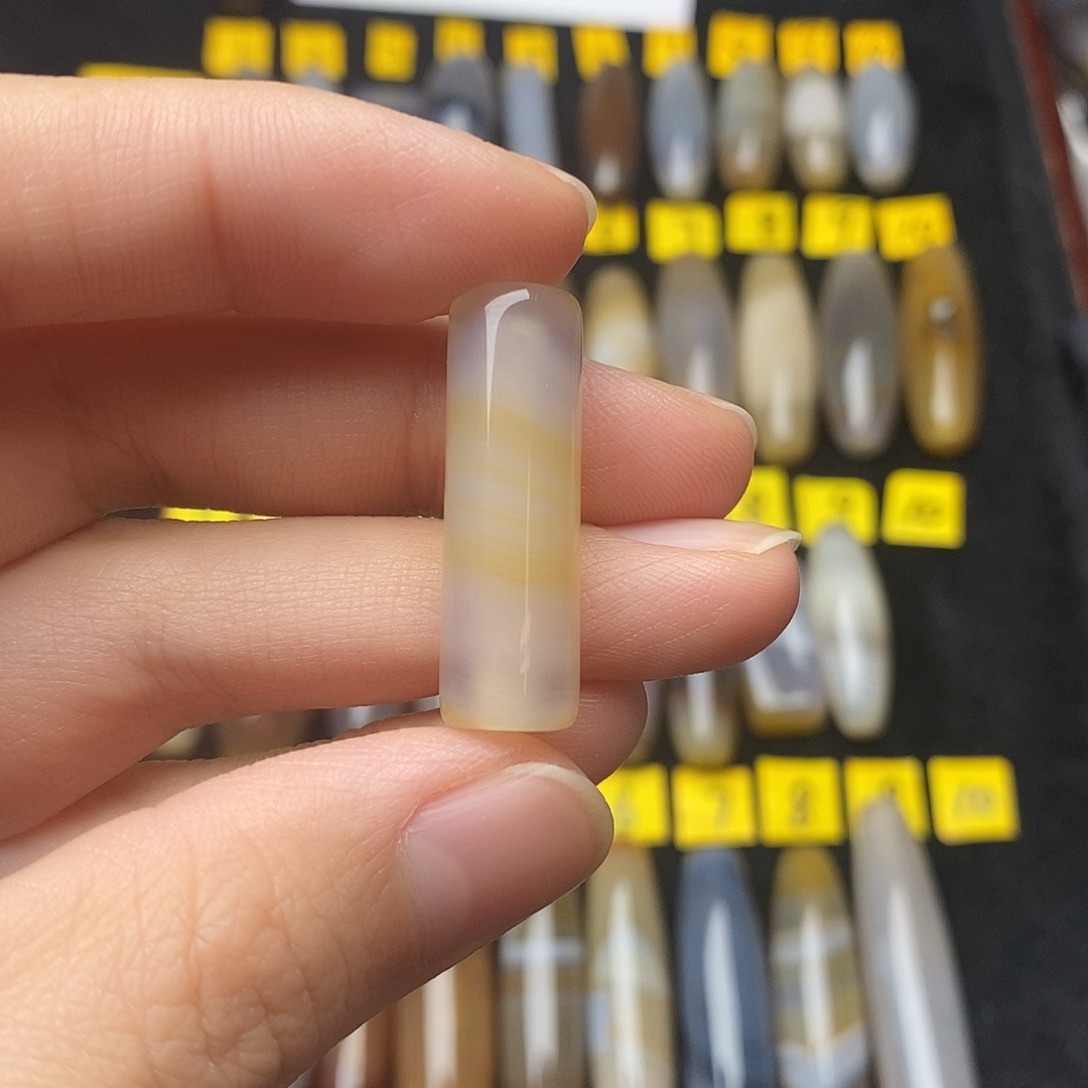 尉***安玛瑙/玉髓未镶嵌颈饰