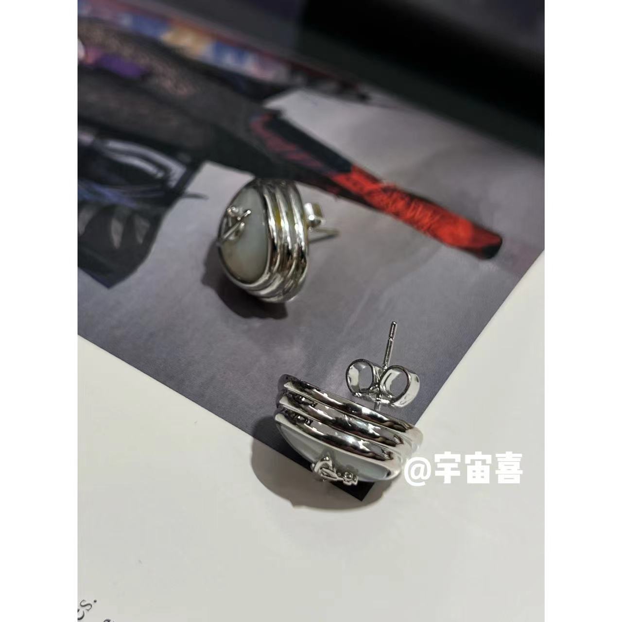 铜合金贝壳耳饰 F5-034【三层椭圆徽章星球贝壳耳钉】