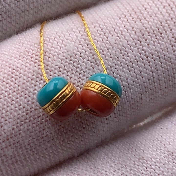 绿松石车挂18K金镶嵌