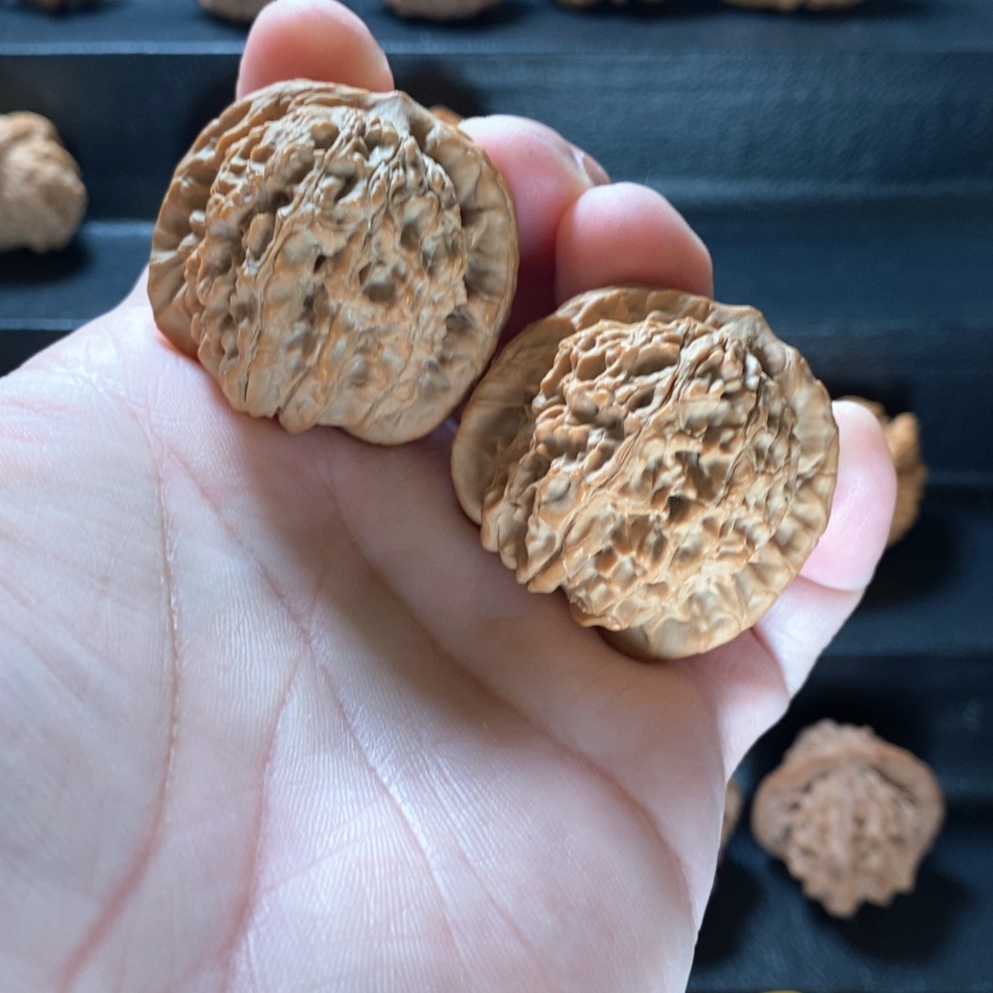 桃核把件原生态马老四40