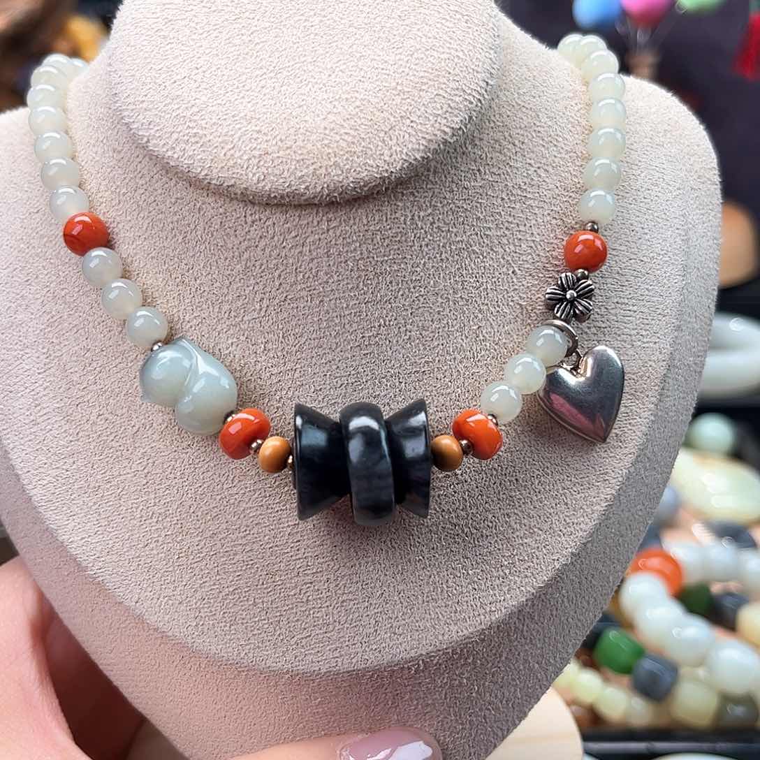 颈饰未镶嵌和田玉