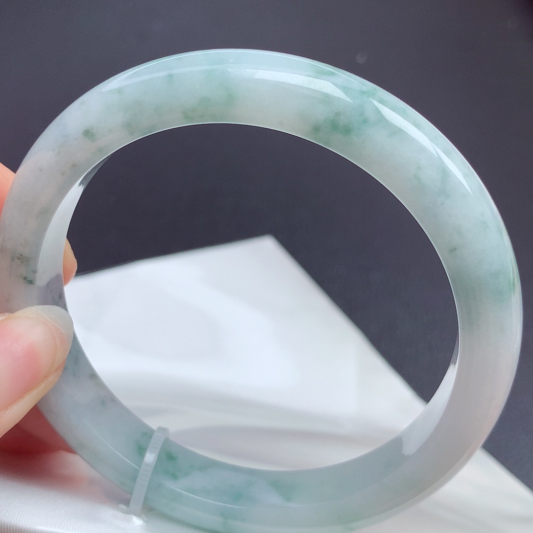 翡翠手镯未镶嵌63.8圈口