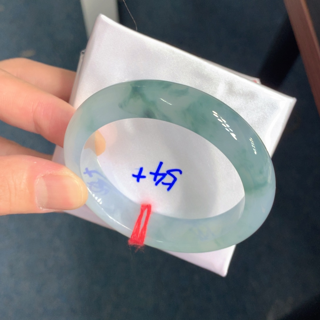 翡翠手镯未镶嵌翡翠