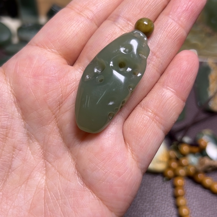 三***哥岫岩河磨玉（透闪石质玉）未镶嵌颈饰