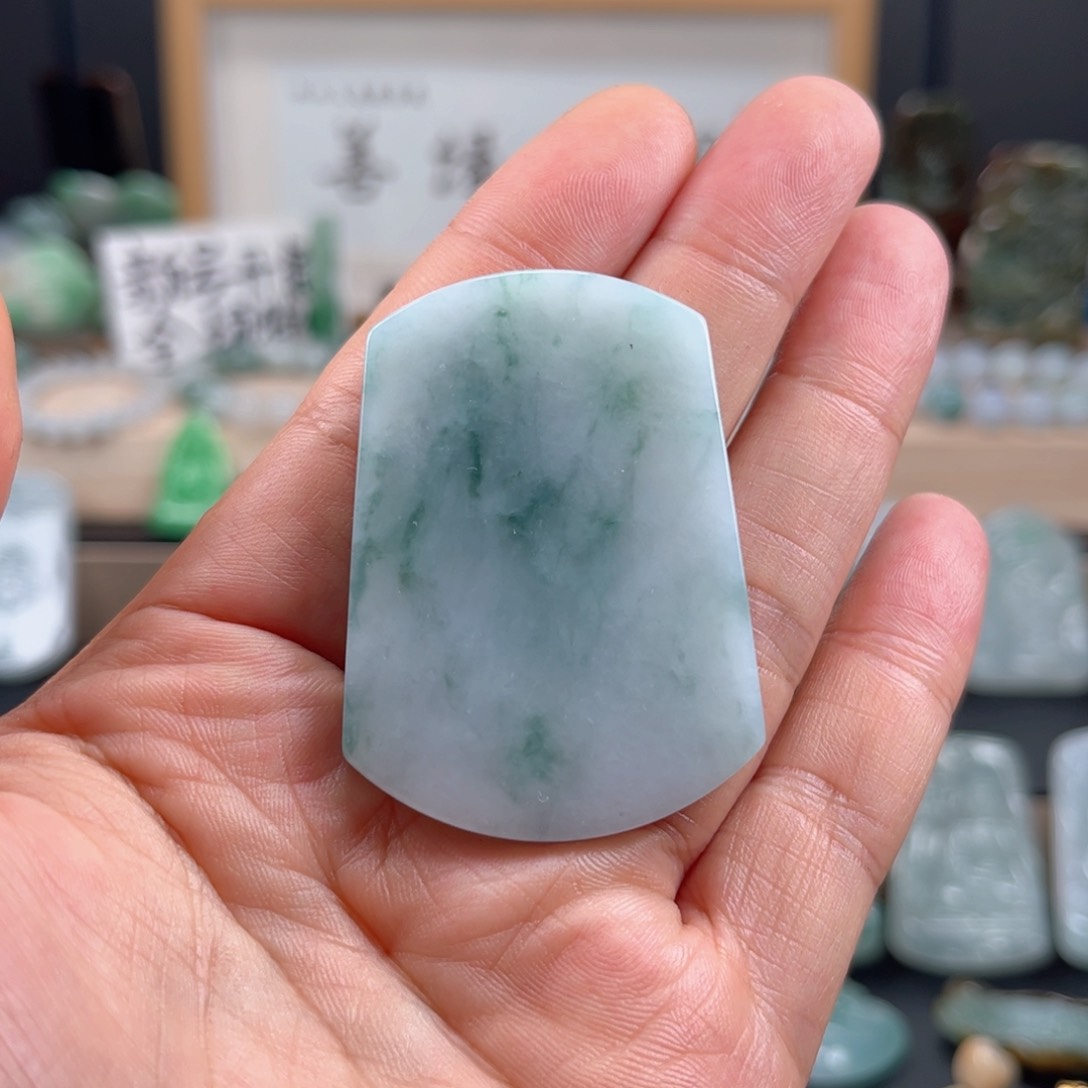 翡翠颈饰未镶嵌无事牌缅甸天然翡翠细糯种飘花