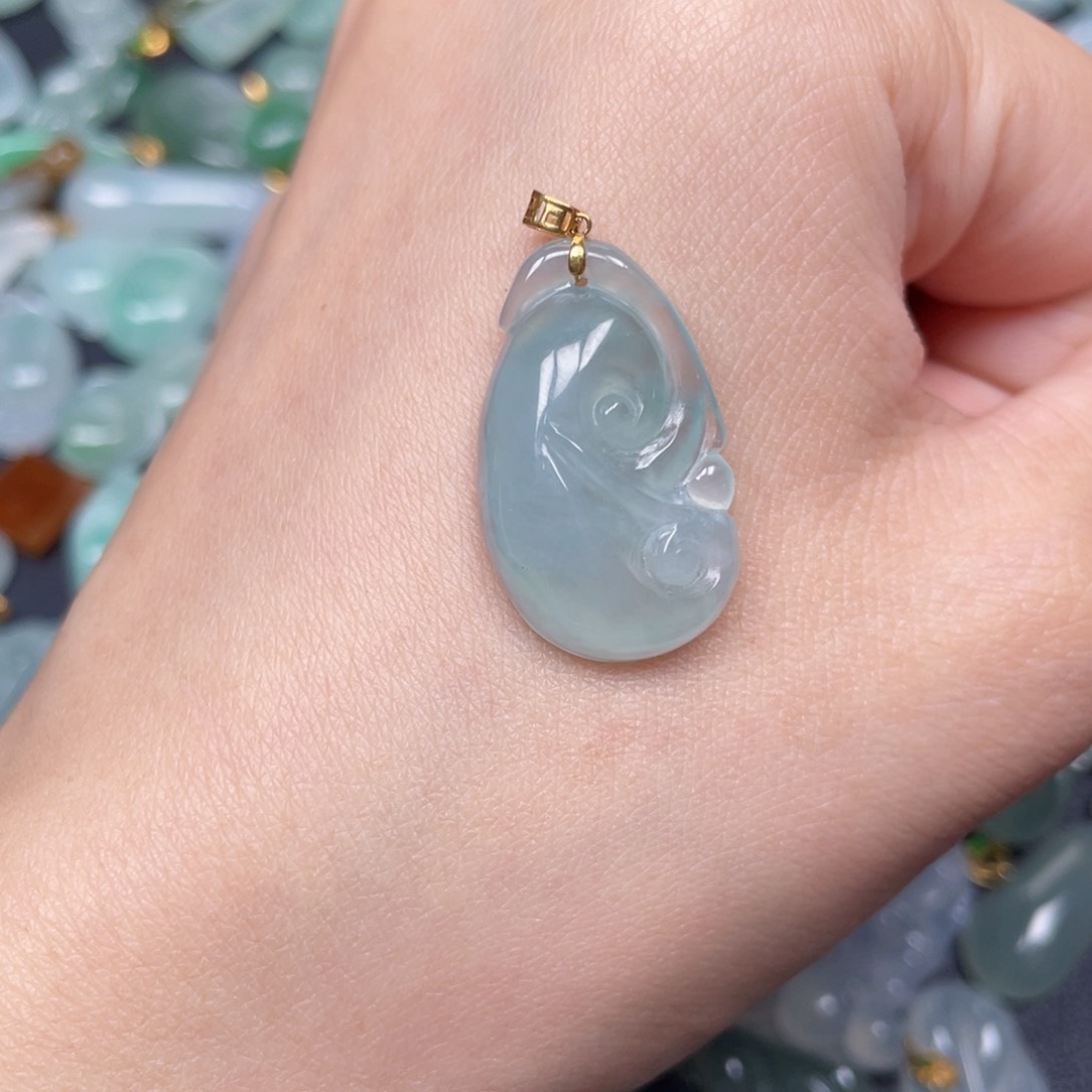 翡翠颈饰18K金镶嵌翡翠