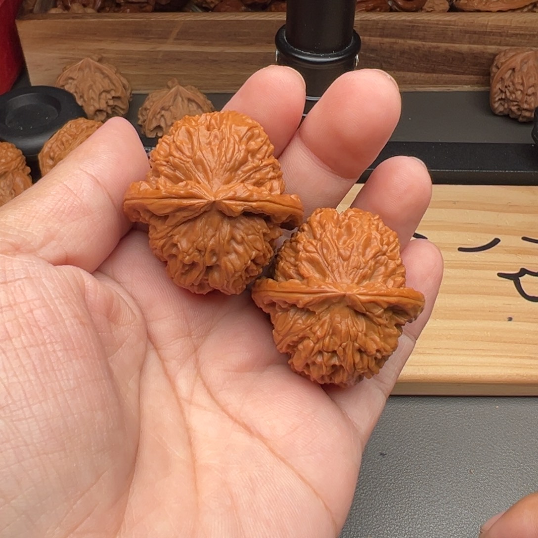 新***师文玩核桃把件白狮子