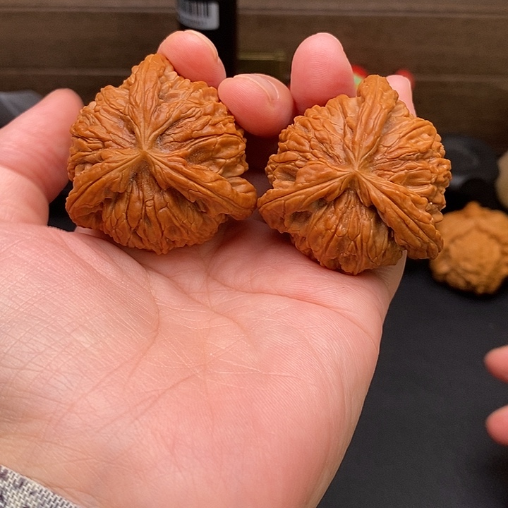 高***物把件文玩核桃白奔