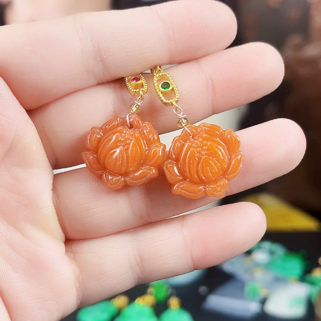 翡翠颈饰未镶嵌耳饰