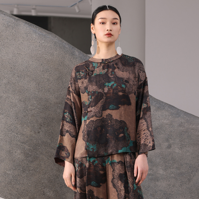 界内界外新中式铜氨丝印花国风圆领宽松复古水墨长袖衬衫J41C372