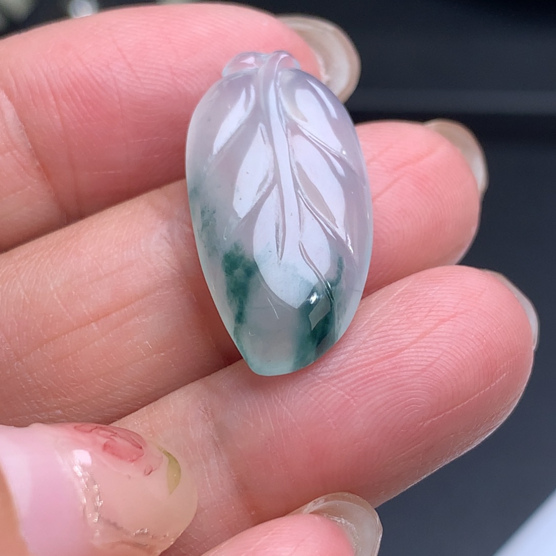 翡翠未镶嵌颈饰叶子