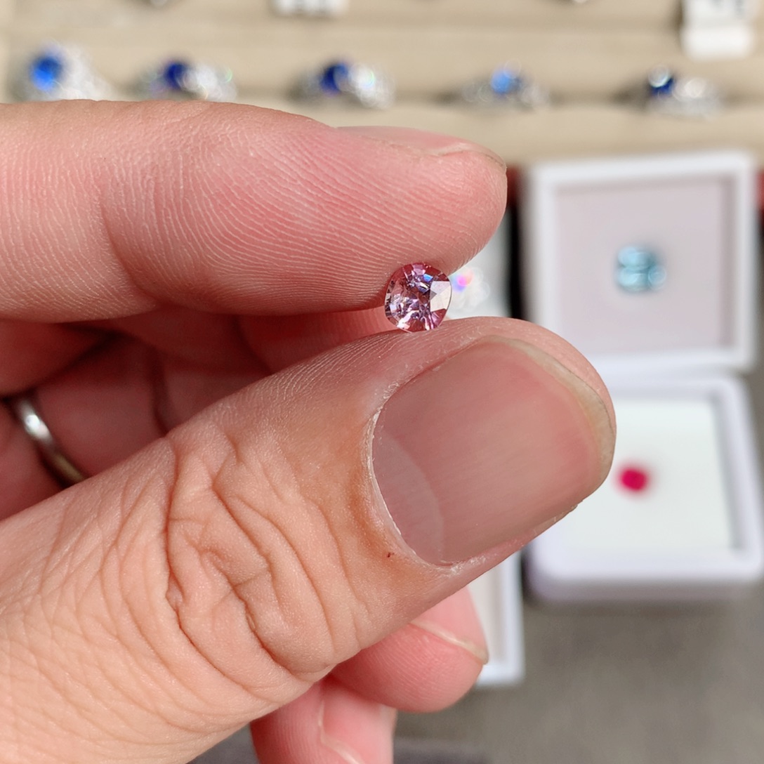 裸石未镶嵌尖晶石0.62ct 精切尖晶石