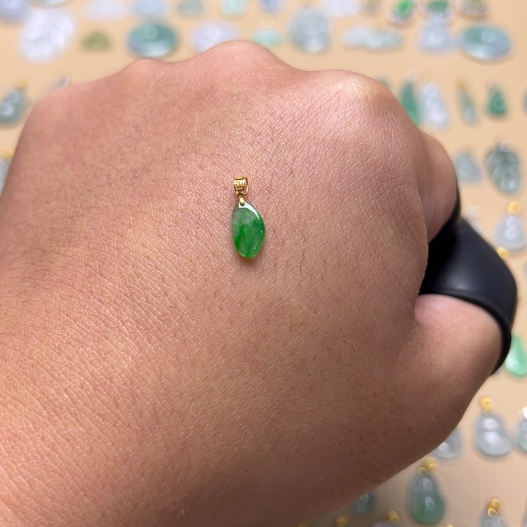 翡翠颈饰18K金镶嵌随形