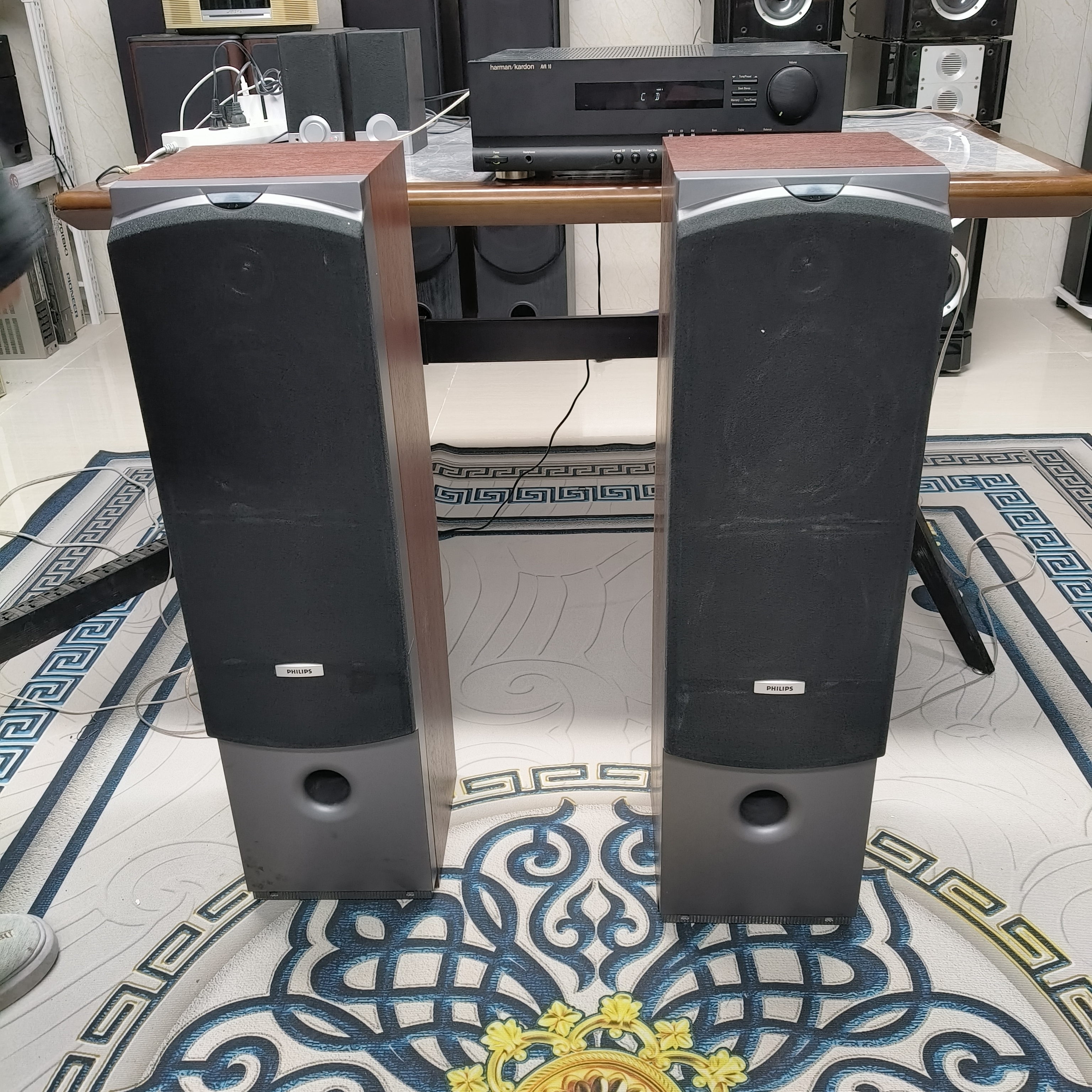 8新  落地音箱，功能完好使用，邮费自理