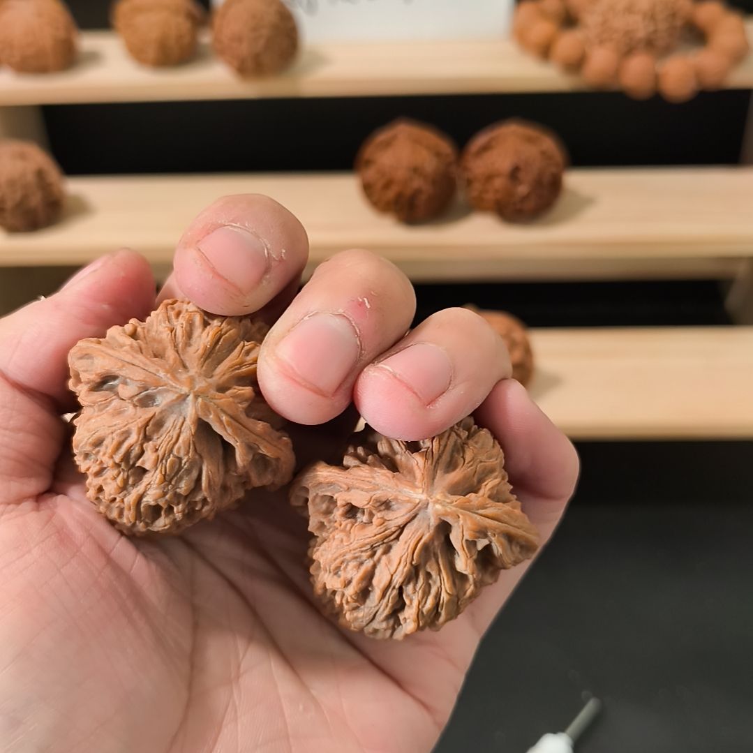 L***Y吊坠文玩核桃43南疆有黄