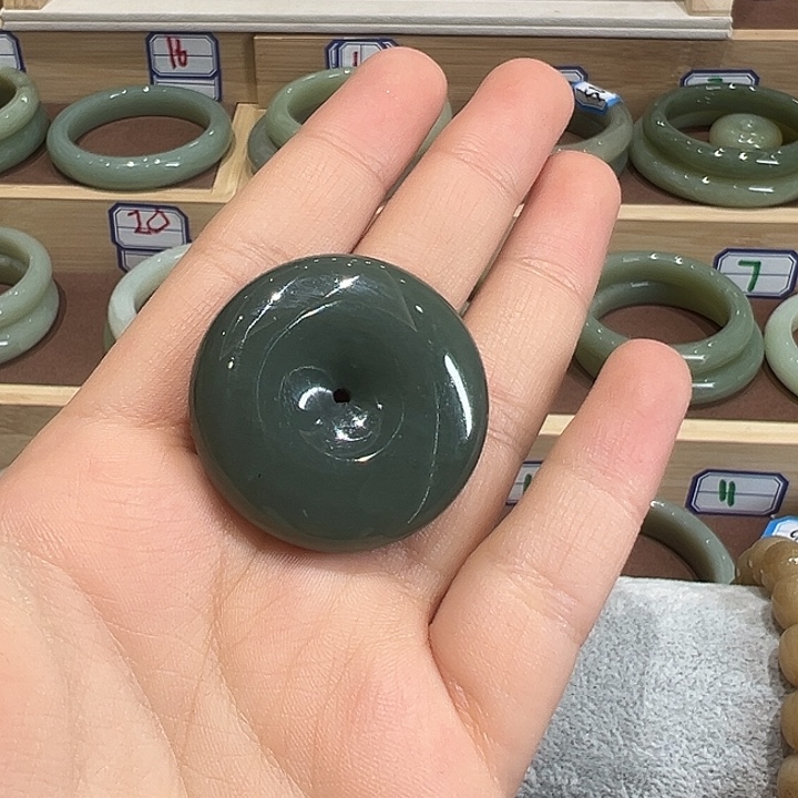 草****和田玉（糖玉）未镶嵌手链