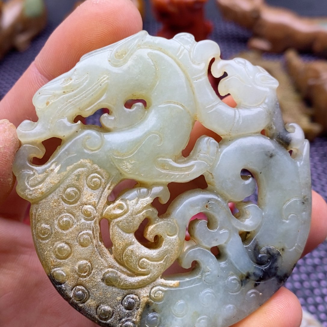 蛇纹石玉颈饰未镶嵌