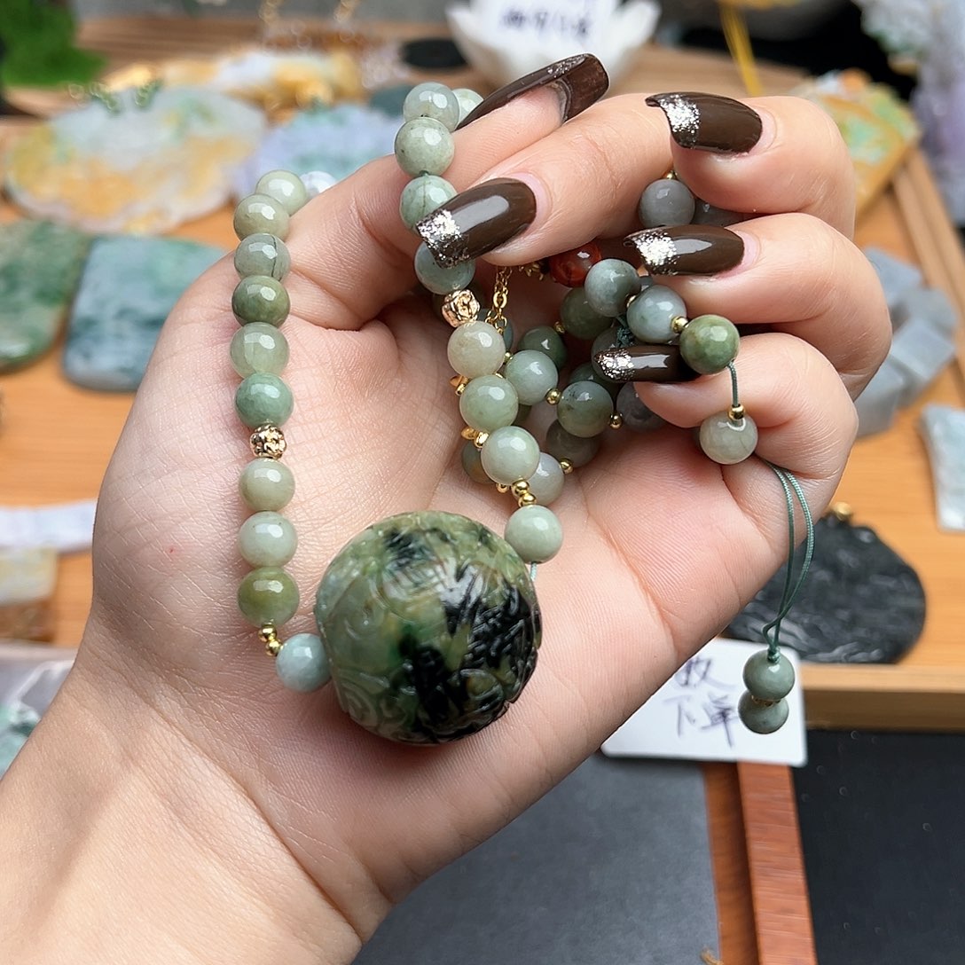 翡翠吊坠(赠链)未镶嵌吊坠24