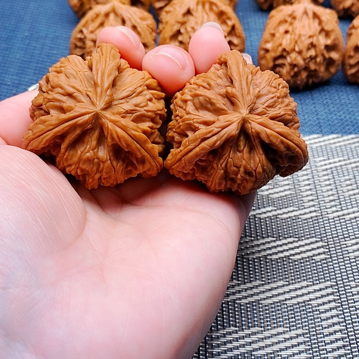 @***云文玩核桃吊坠三棱