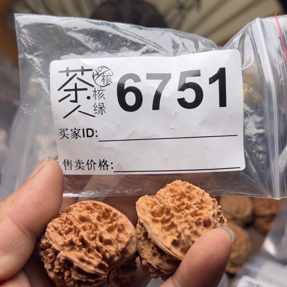 【闪购商品】文玩核桃吊坠今天