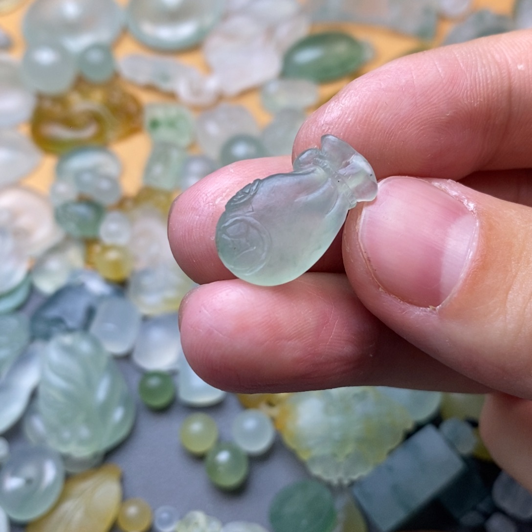 定制翡翠未镶嵌挂件