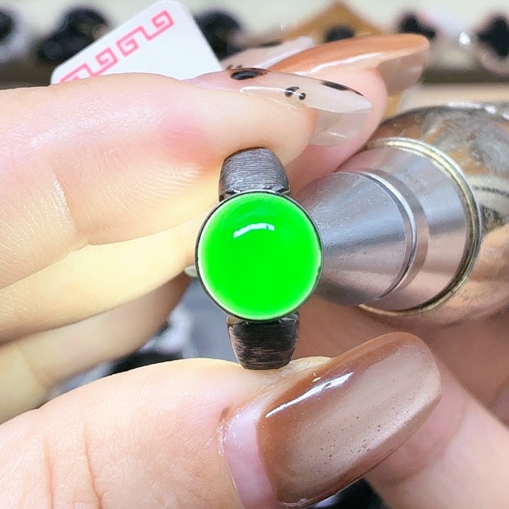 翡翠18K金镶嵌戒指