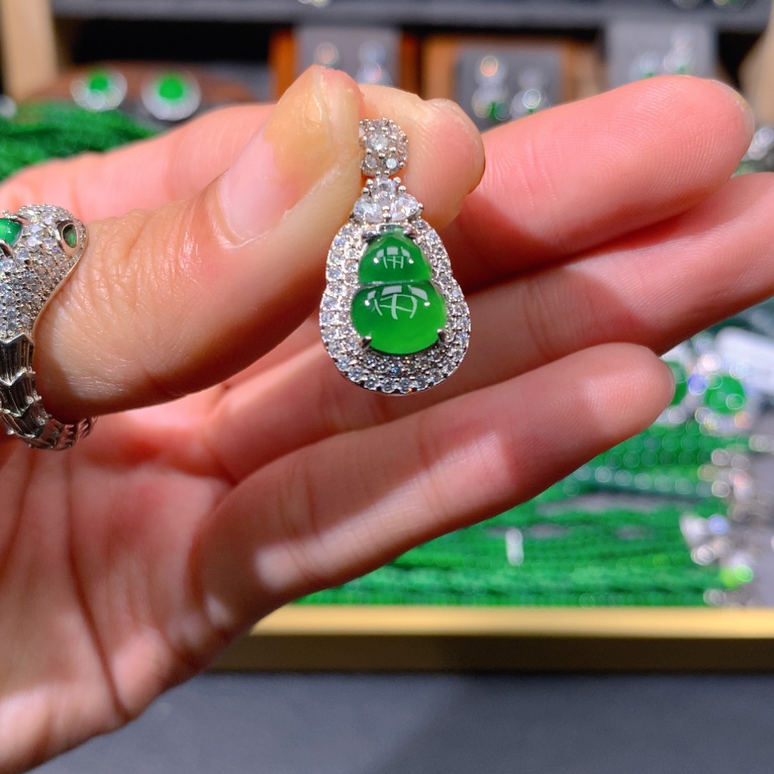 翡翠手链未镶嵌天然翡翠