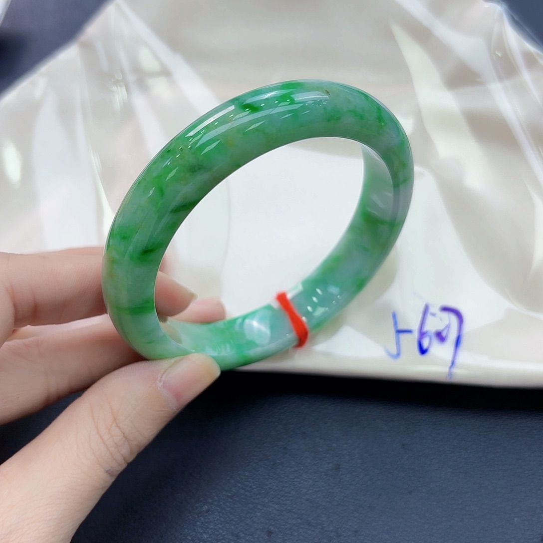 翡翠手镯未镶嵌家*手镯