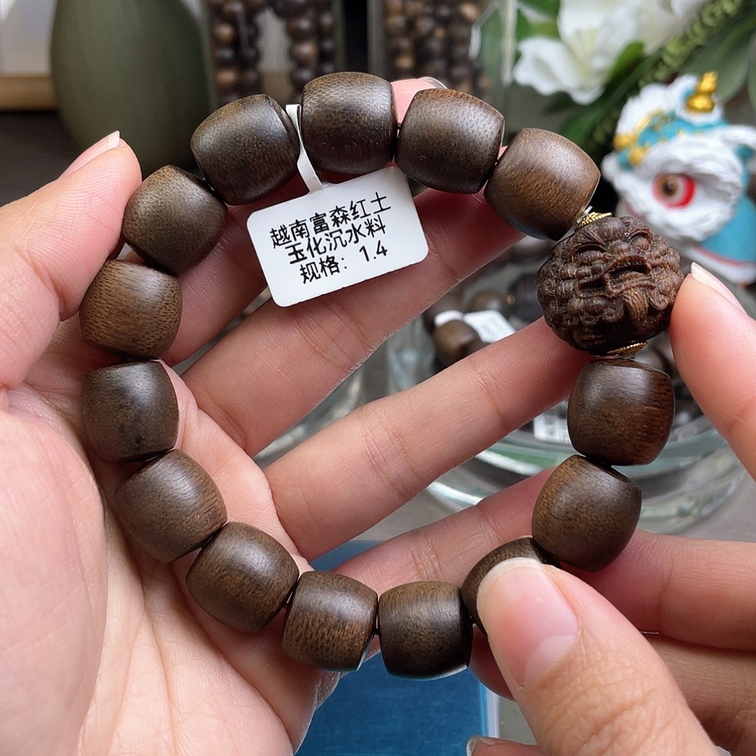 沉香手串富森红土老料
