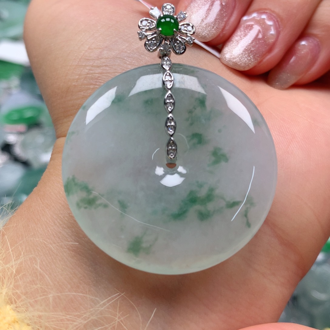 翡翠颈饰18K金镶嵌天然翡翠