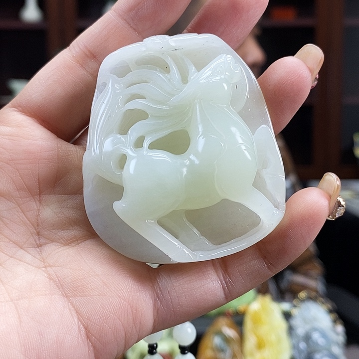 蛇纹石玉吊坠未镶嵌