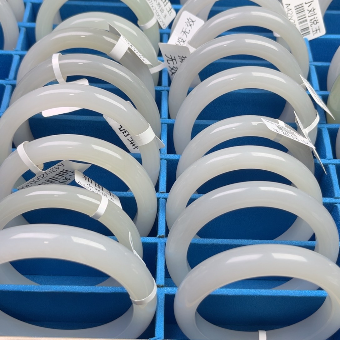 和田玉颈饰未镶嵌多样性钢板料手镯货头拍一发一