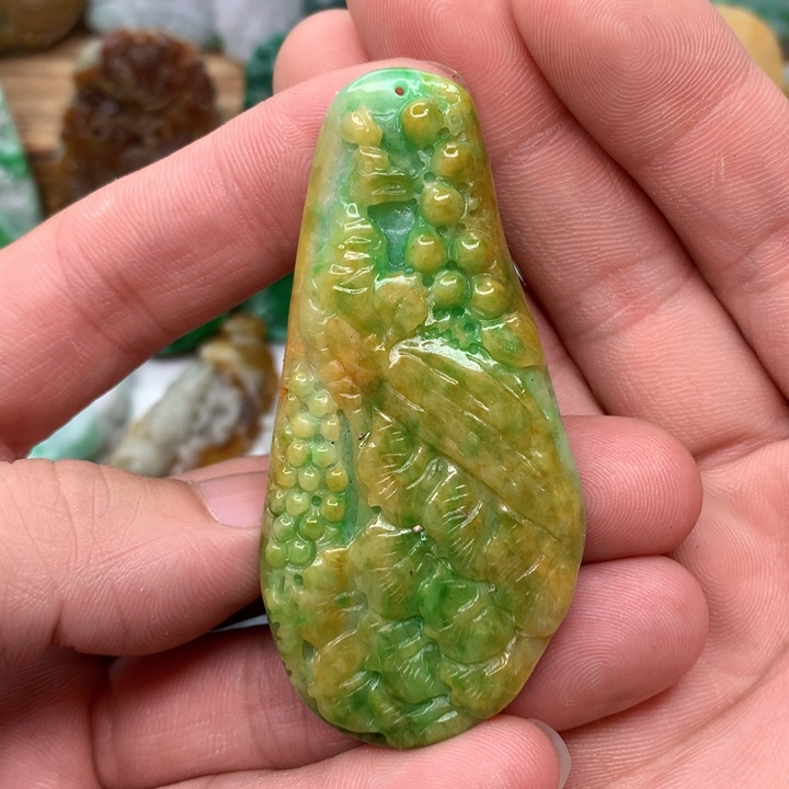 翡翠未镶嵌颈饰翡翠