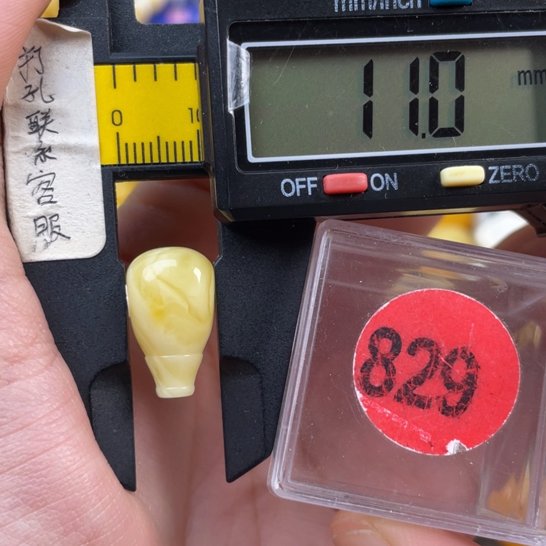 兰***晰蜜蜡未镶嵌珠宝奇石