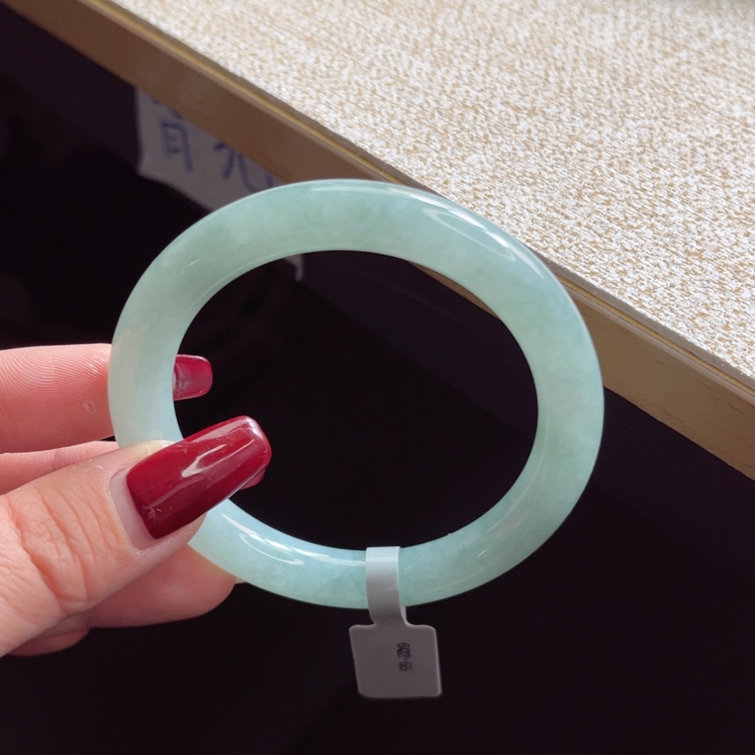 翡翠手镯未镶嵌手镯