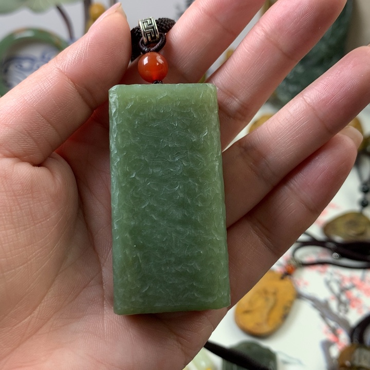 透闪石质玉未镶嵌挂件