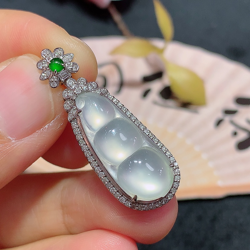 18k金天然A货翡翠福豆吊坠轻奢时尚气质百搭