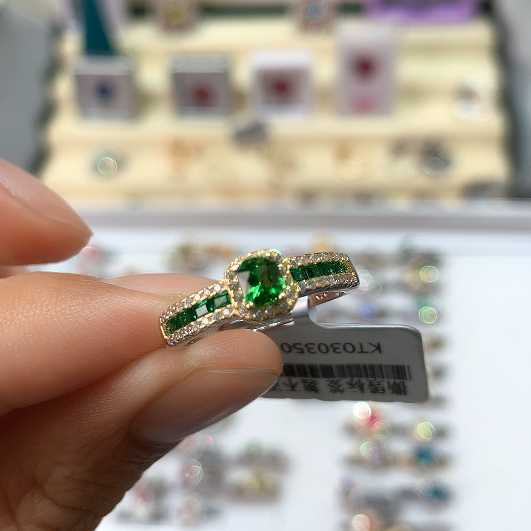 银S925镶嵌戒指石榴石（沙弗莱）