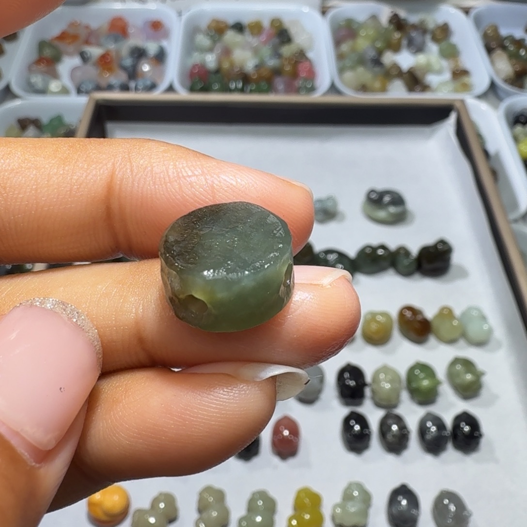 和田玉未镶嵌珠宝奇石