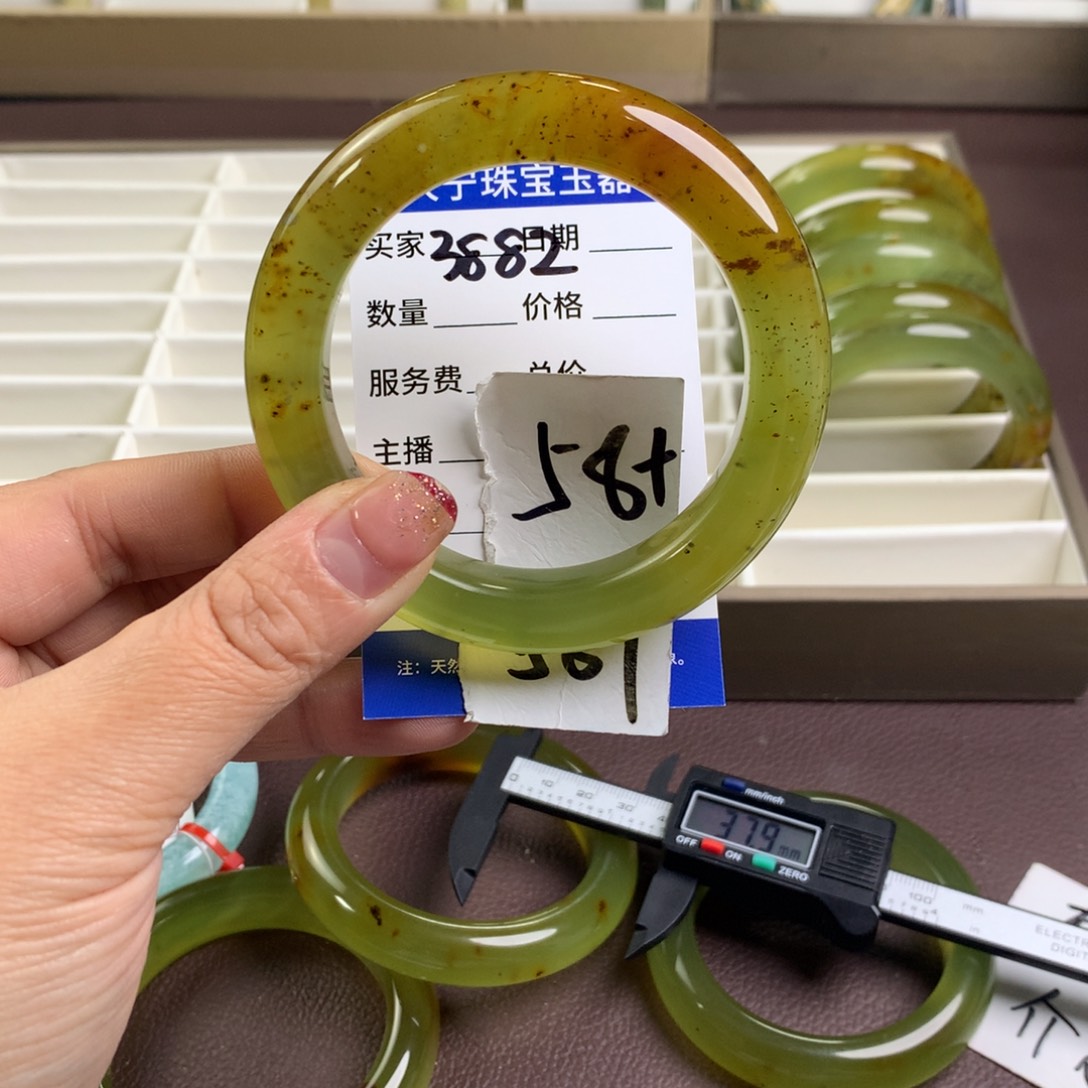 蛇纹石玉手镯未镶嵌3882